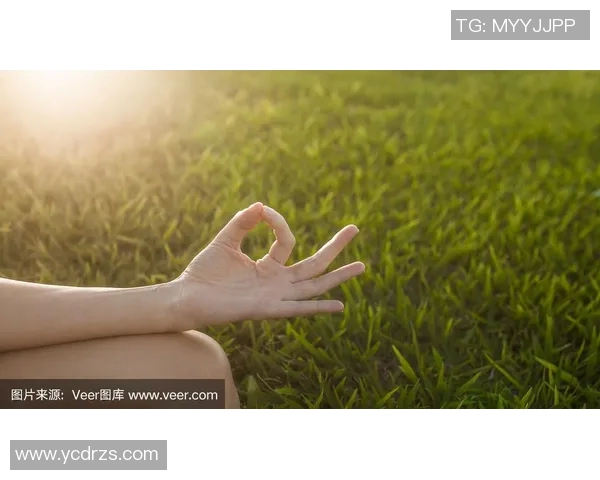 足球明星静心打坐高清照片展现内心平静与专注之美 足球明星静心打坐高清照片展现内心平静与专注之美